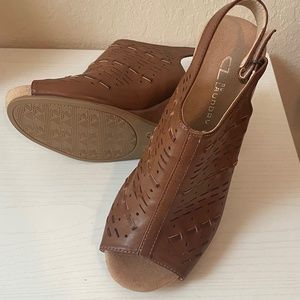 CL laundry wedges size 8